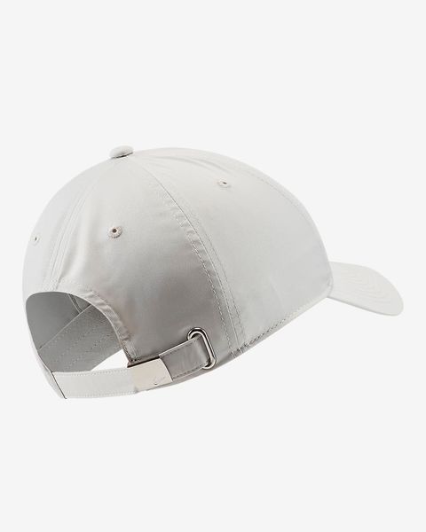 The cap is an adult. Nike H86 Metal swoosh cap grey-white