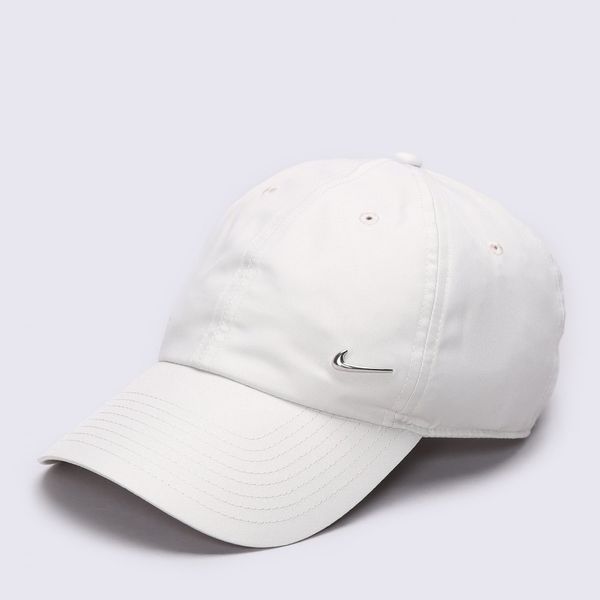 The cap is an adult. Nike H86 Metal swoosh cap grey-white